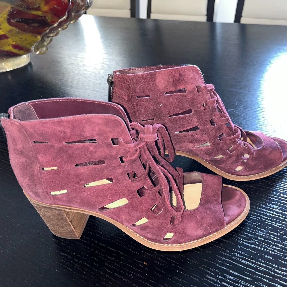Vince Camuto Purple Suede Lace Up Size 7 1/2